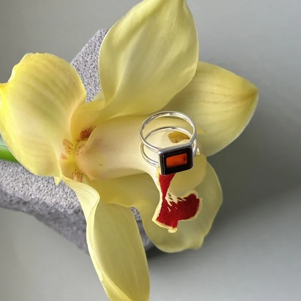 Кольцо серебряное с янтарём R9197SV SunStone