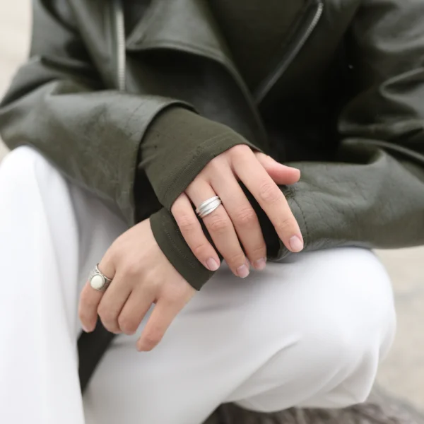 Серебряное кольцо с янтарем R30004CM manufacturer