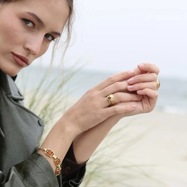 Серебряное кольцо с янтарем R30002ZK manufacturer