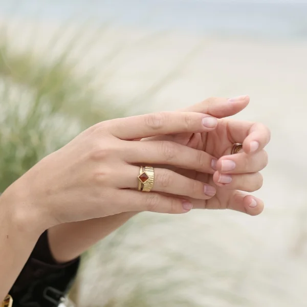 Серебряное кольцо с янтарем R30002ZK manufacturer