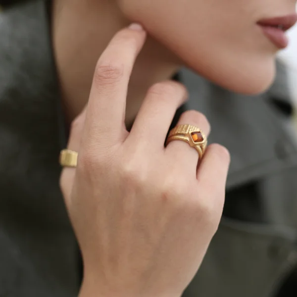Серебряное кольцо с янтарем R30002ZK manufacturer