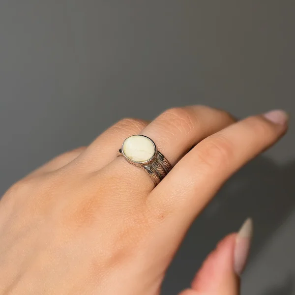 Серебряное кольцо с янтарем R30012СМ manufacturer