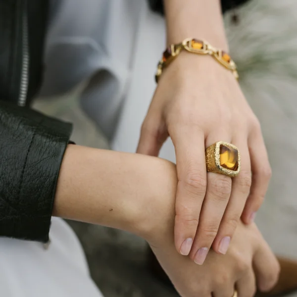 Серебряное кольцо с янтарем R30011ZK manufacturer