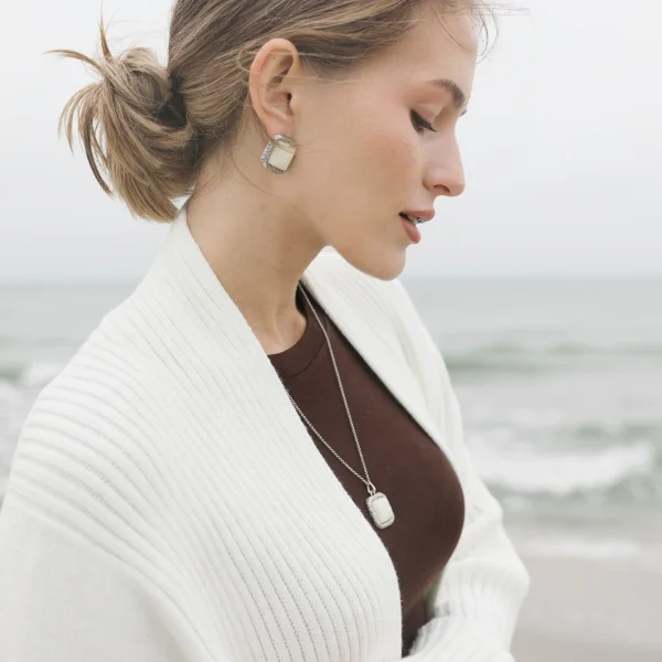 Серебряные кулон с янтарем P30011СМ manufacturer
