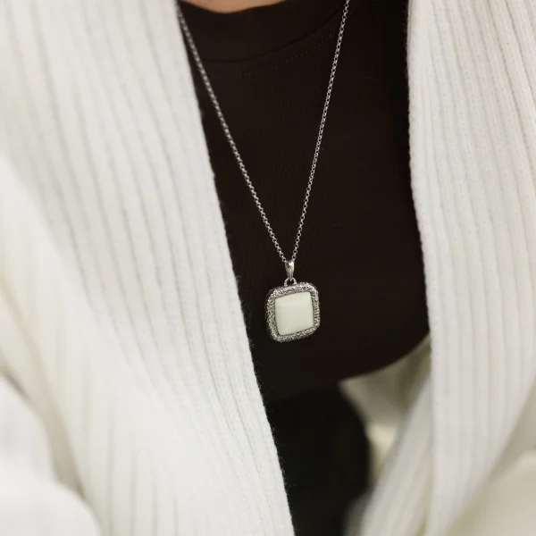 Серебряные кулон с янтарем P30011СМ manufacturer