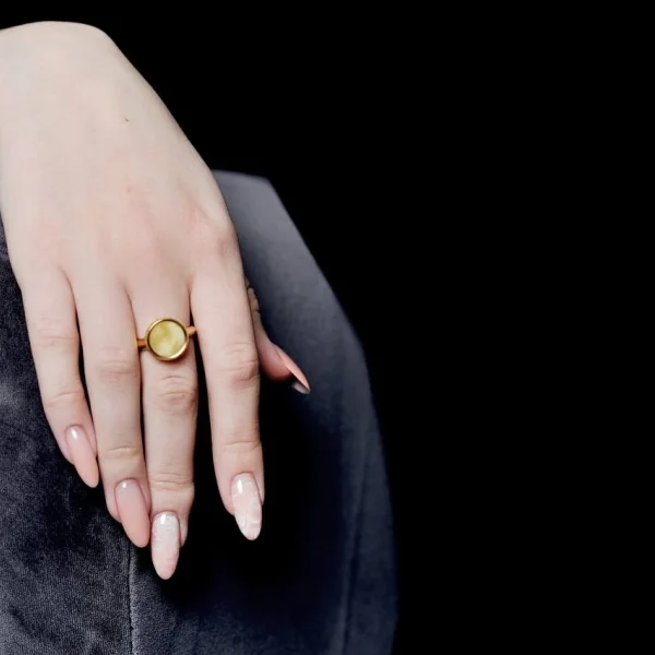 Кольцо серебряное с янтарём R000002ZM SunStone